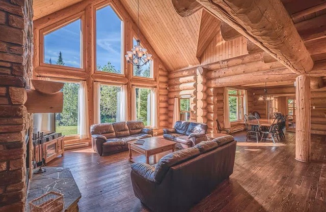 Ultimate Group Escape: Pool, Hot Tub, Games, Sauna