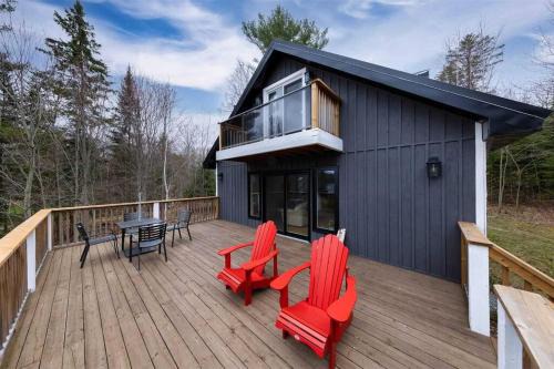 Ultimate Lakeview Retreat - Hot Tub, Paddle & Play