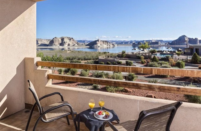 Ultimate Nature Retreat in Lake Powel | Stunning View from Balcony, Outdoor Pool