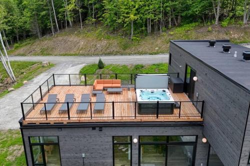 Ultra Luxurious Modern Oasis Private Spa Sauna