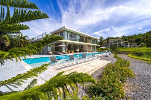 Ultra-Modern 6-Bedroom in Golf Course - PH6