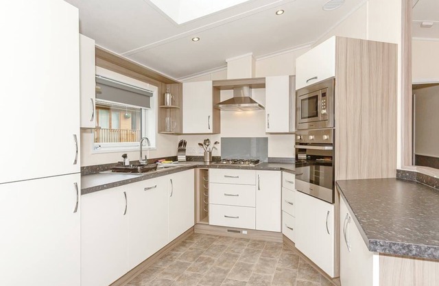 Ultra spacious luxurious lodge with one double with en suite bath or shower and one twin.