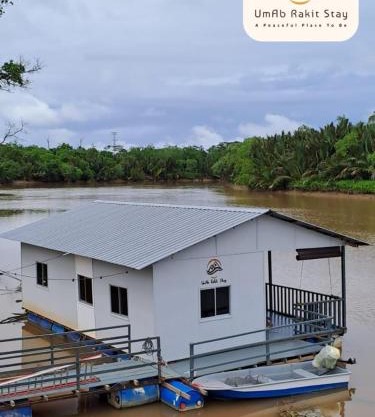 UmAb Rakit Stay Raft House