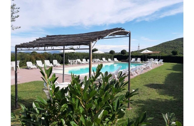 UMBRIA - BEAUTIFUL FARMHOUSE NESTLED IN THE HILLS