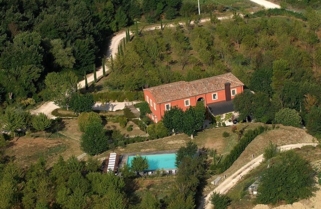 Umbria - Luxury Country House 6 Bedrooms w Ensuite Bathrooms
