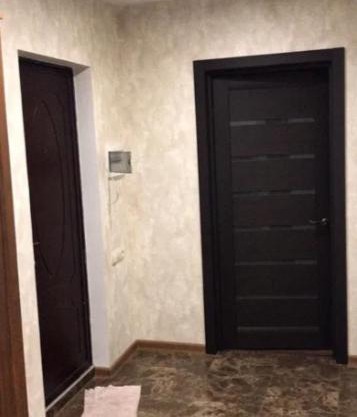 Un apartament confortabil pentru o mamă și un copil.