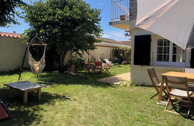 Un Jardin à la Plage à Oléron. 4 Personnes