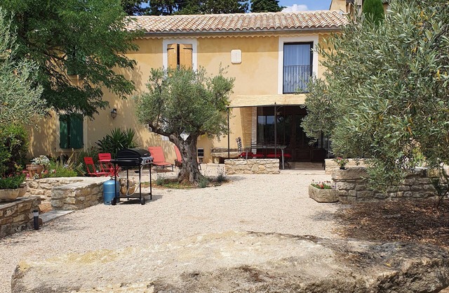 Un Mas en Provence' gite and balneotherapy for two
