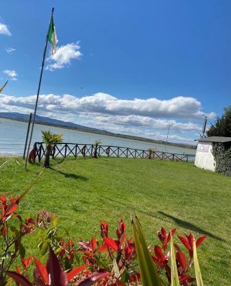 Un passo dal lago