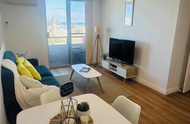 Unbeatable Location Ocean Breeze in Heart of Freo!