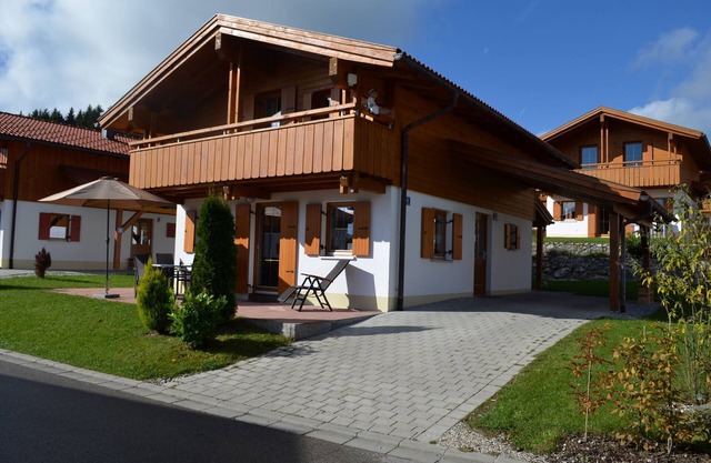 Uncle Leo - detached house Swedish stove, balcony and terrace, W Lan, carport