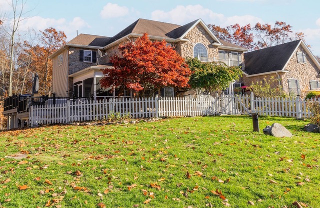 Unforgettable Family Vacation, Hot tub, Pool, Fire Pit, Pets OK!