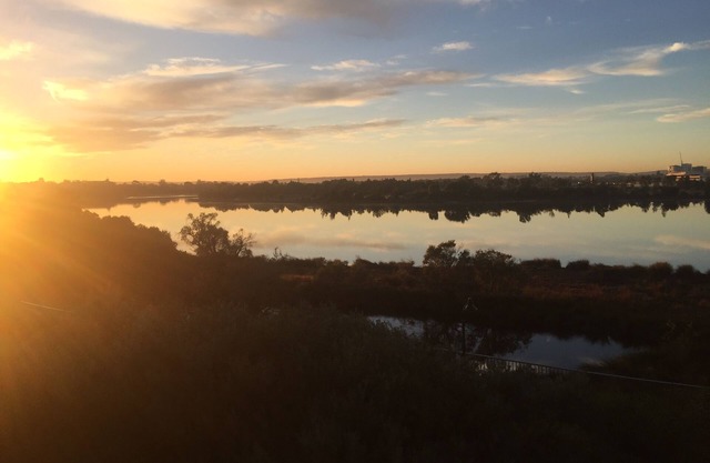 Uninterrupted Swan River Views -Executive Stay close to Optus Stadium