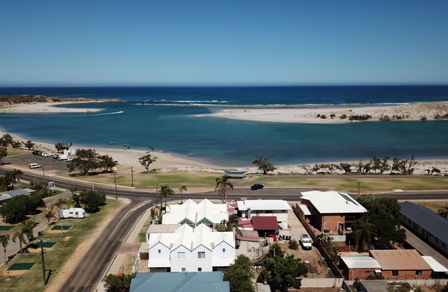 Uninterrupted views of Murchison River and ocean 1