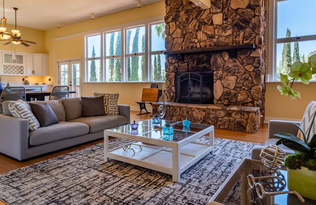Union Road Schoolhouse-History and Elegance in Wine Country! Brand New Spa!