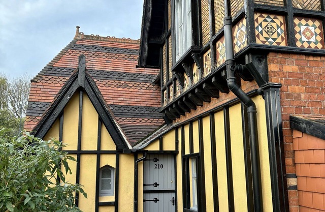 Unique 1880's Property In Historical Town Of Lincoln With Hot Tub
