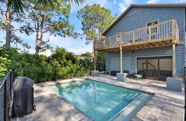 Unique 2-Level Home Pool, Lanai & RV Parking