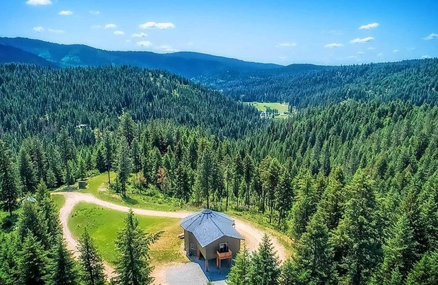 Unique 40 Acre Nature Retreat w/Trails & Views!