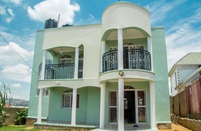 Unique 5-bed lakeview villa with roofterrace, minibeach, sandpit and kids pond.