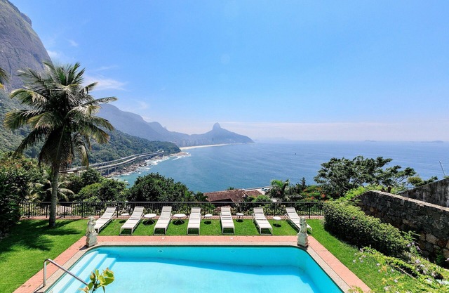 Unique architectural villa in Joá - Joa013