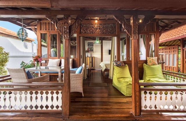 Unique,artfully stylished, traditional villa,big pool,beautiful garden, central