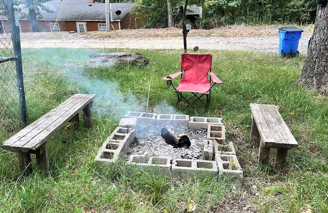 Unique cabin at Lake Tenkiller in the woods. Near Illinois River! Private, quiet