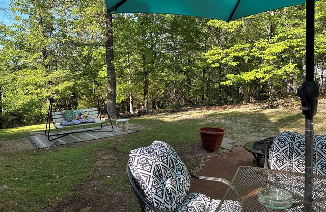 Unique cabin, walking distance to Lake Tenkiller’s Barnacle Bill’s Marina & Bar