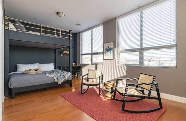 Unique | Chinatown | Bunkbeds | Hosted By StayRafa