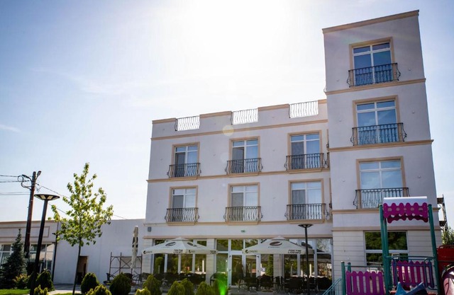 Unique Garden Hotel