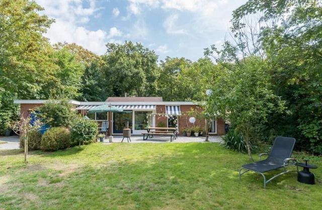 Unique green location at only a 3-minute walk from one of the most beautiful beaches in the Netherla