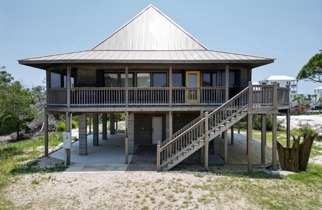Unique Gulf Side Home with easy access to beach