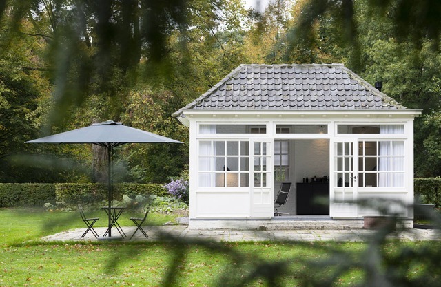 Unique holiday home located in the castle garden of the White Castle estate