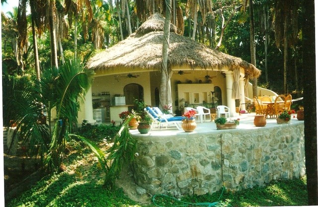 Unique home with fabulous views of the ocean and jungle