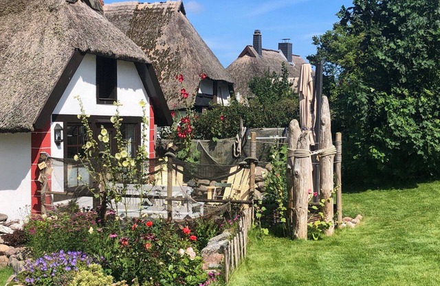 Unique idyllic holiday home under thatch on the Baltic Sea at Cape Arkona