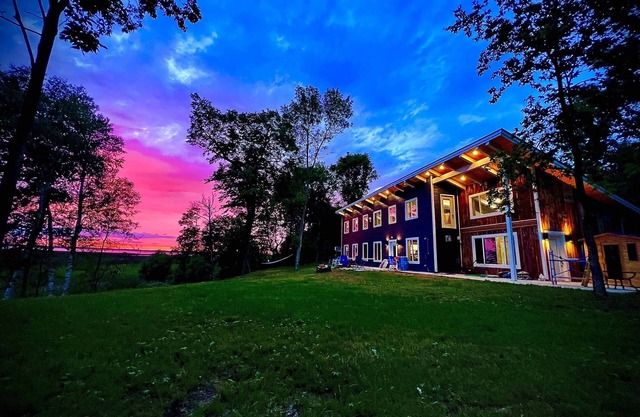 Unique Lake Cabin- Hot Tub, Sauna, Massage Chair, Ice Baths - SPA