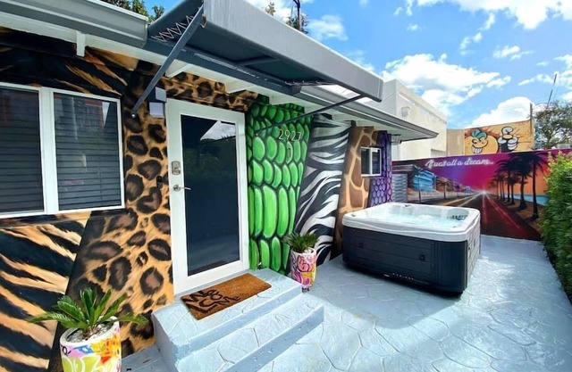 Unique Miami Art Escape w/HotTub, Arcade & Murals