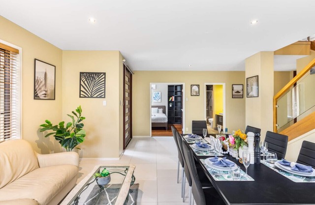 Unique&Modern 4BR House for Your Getaway @Stretton
