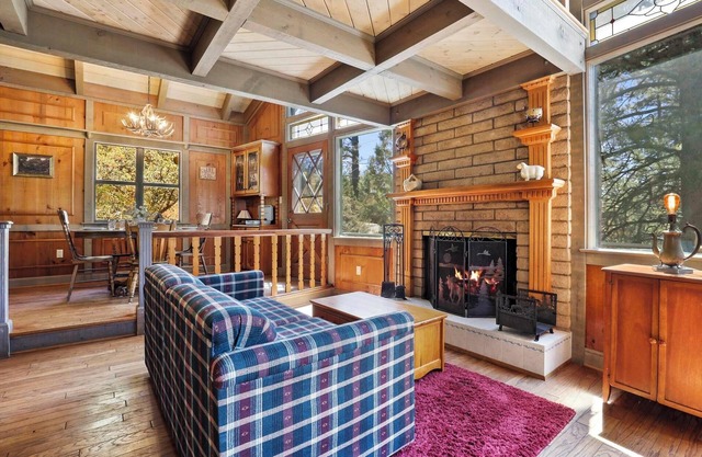 Unique Mountainside Cabin + Elevated View/Deck + Grill/Blackstone + Peace/Quiet