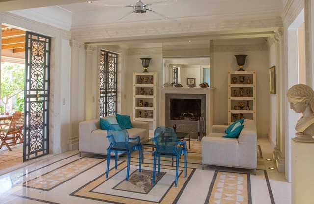 Unique neoclassical villa for 10 people right on the beach