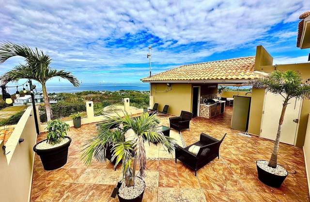 Unique Oceanview Penthouse - Private Elevator
