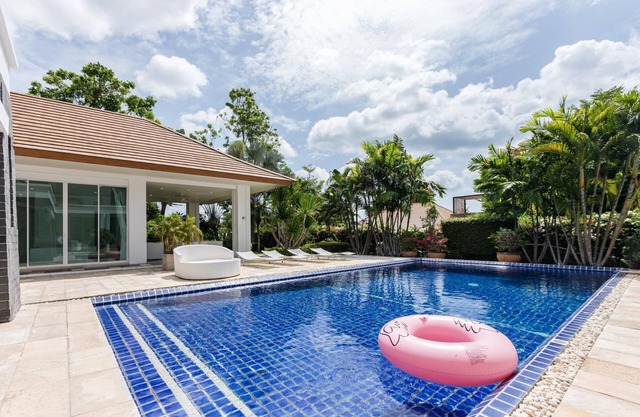 Unique Pool Villa with 5 Bedrooms and Sea View (PM-C1)