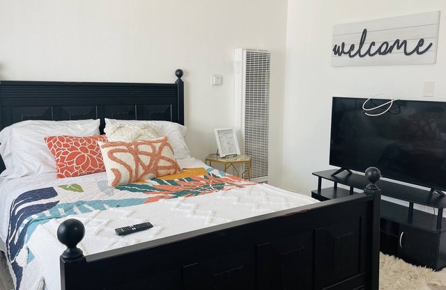 Unique studio in Gardena area!