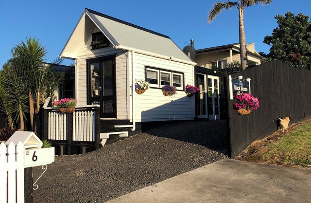 Unique Tiny homes with fabulous views and cosy internal courtyard.