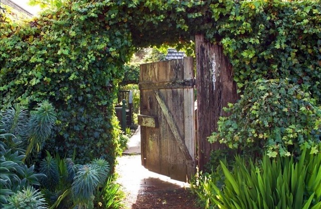 Unique Vintage 1880’S “Garden Cottage” in Mendocino Village