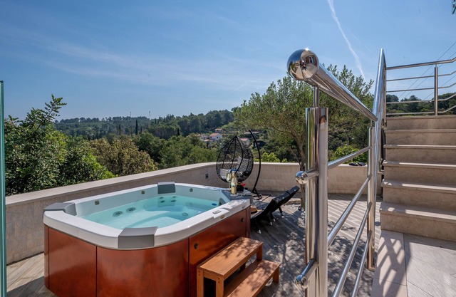 * Uniquely designed Villa Ivana Solta Island with Jacuzzi and sea view*