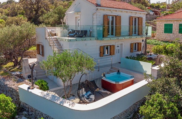 * Uniquely designed Villa Ivana Solta Island with Jacuzzi and sea view*