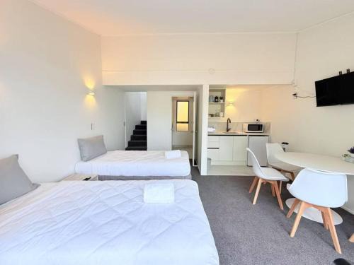 Unit 2 Fenton Sumner Lodge