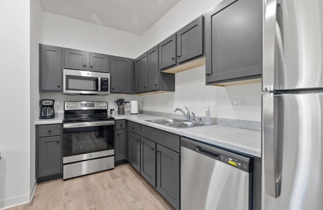 Unit 20 at Fox Flats (1 Bed/Garage/Washer & Dryer)