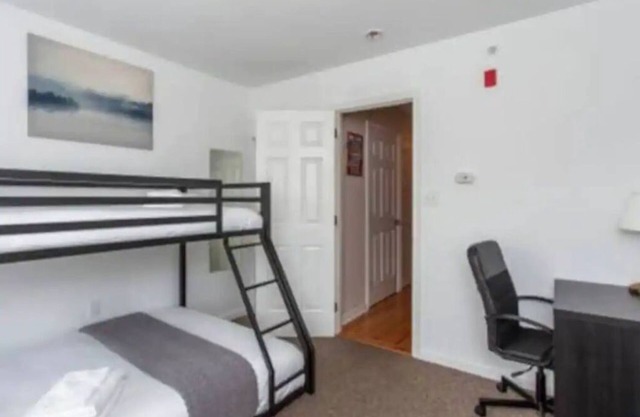 University City 3b2b with Roof deck walk to Campus