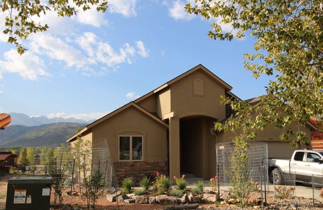 Unobstructed views of Sneffels Range & minutes to town. Sleeps 10